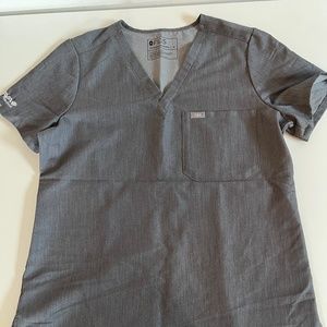 FIGS Grey Catarina top M